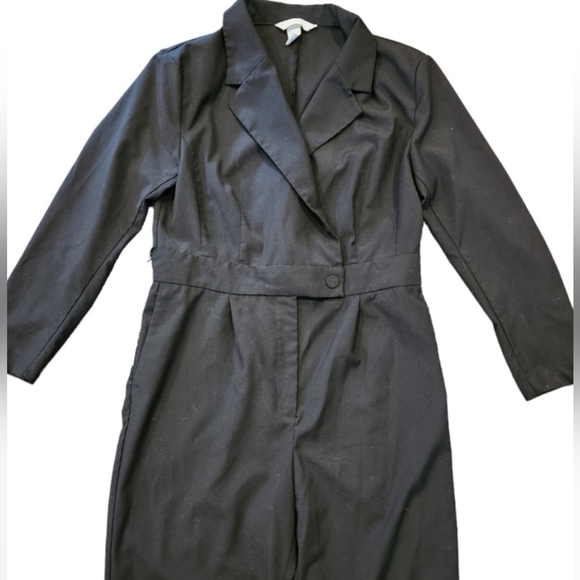H&M Black Long Sleeve Jumpsuit with V Neck Collar Front with Separate Waist Band - Picture 3 of 5